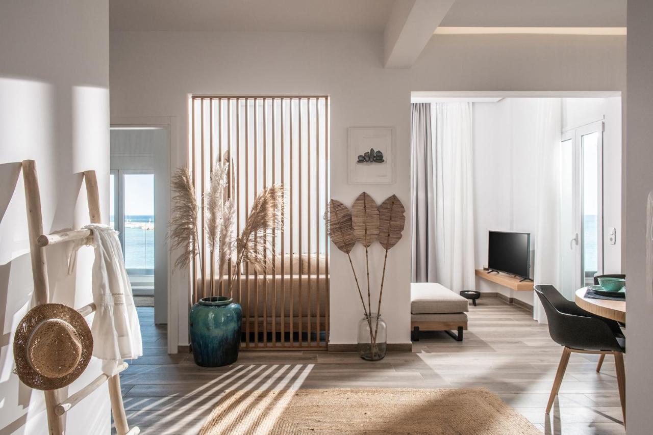 Khroma Luxury Suite 1 Beach Front Apartment Herszonisszosz Kültér fotó
