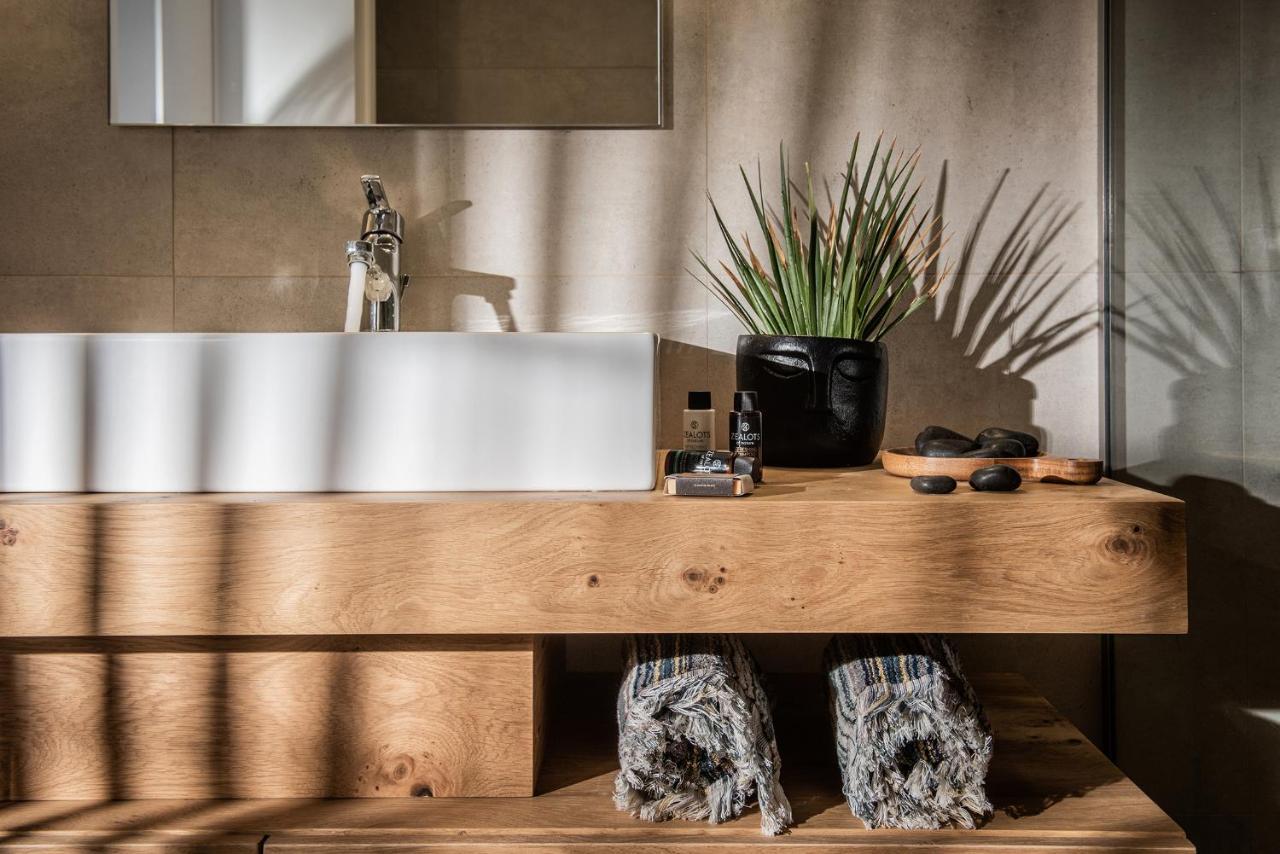 Khroma Luxury Suite 1 Beach Front Apartment Herszonisszosz Kültér fotó
