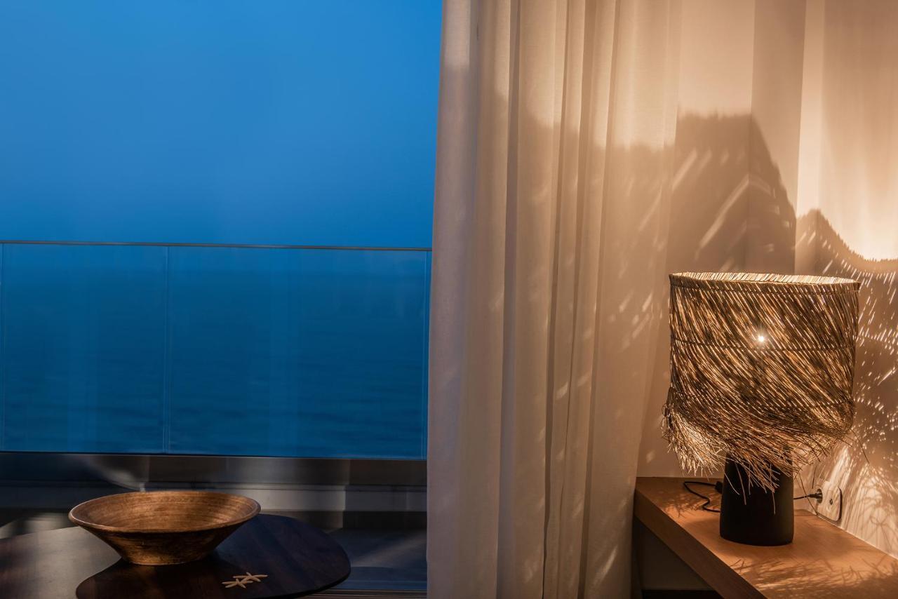 Khroma Luxury Suite 1 Beach Front Apartment Herszonisszosz Kültér fotó