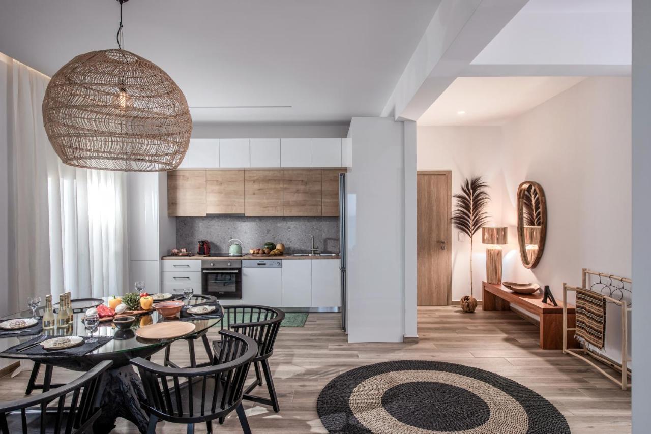 Khroma Luxury Suite 1 Beach Front Apartment Herszonisszosz Kültér fotó