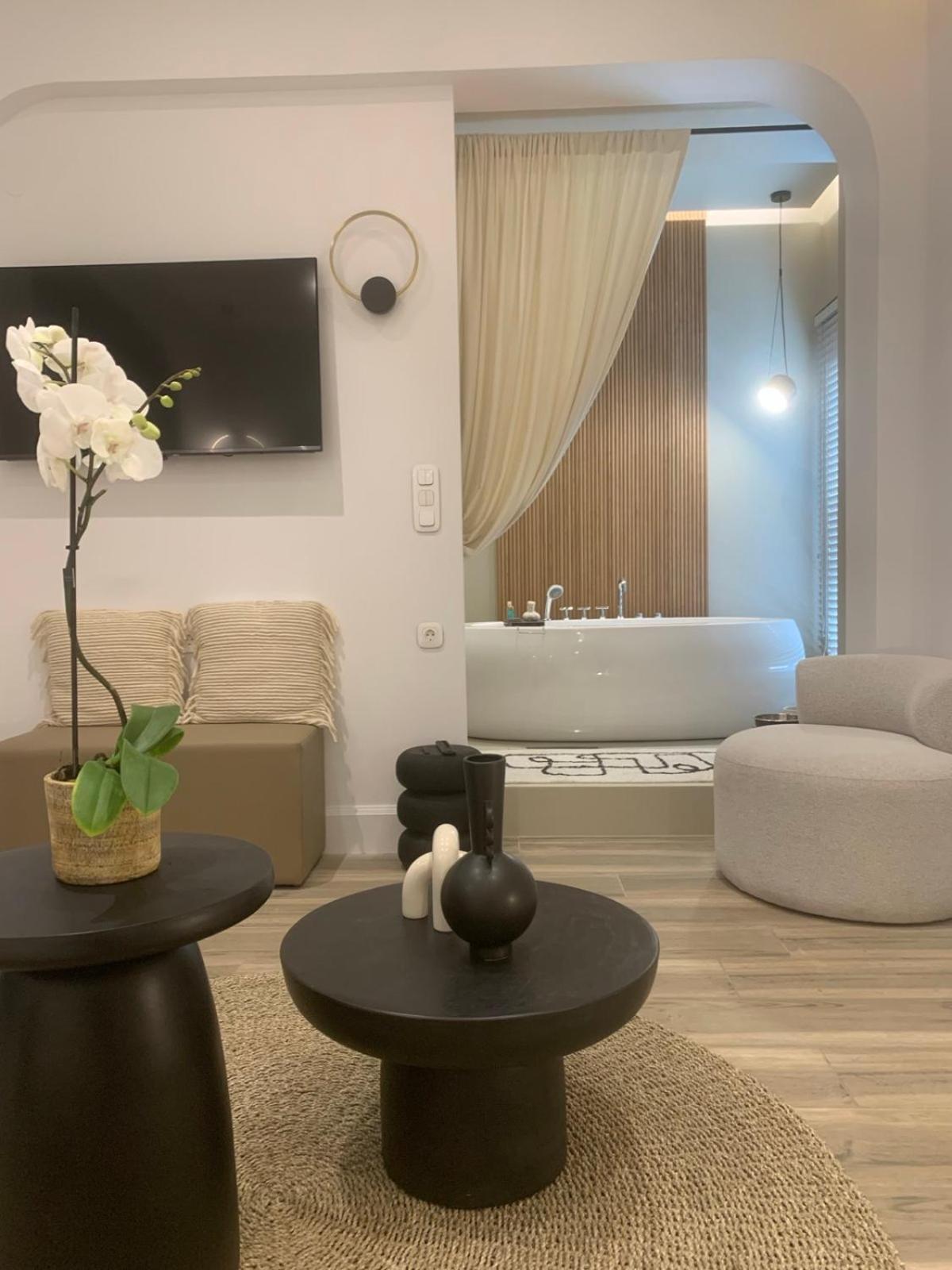 Khroma Luxury Suite 1 Beach Front Apartment Herszonisszosz Kültér fotó
